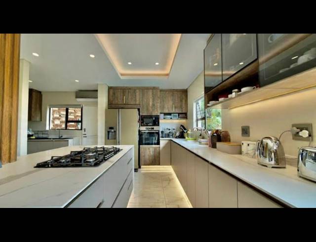 3 BEDROOM TOWNHOUSE FOR SALE IN LA LUCIA